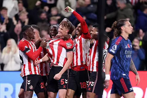 لأول مرة منذ 812 دقيقة.. شباك أرسنال تهتز أمام سندرلاند (فيديو)